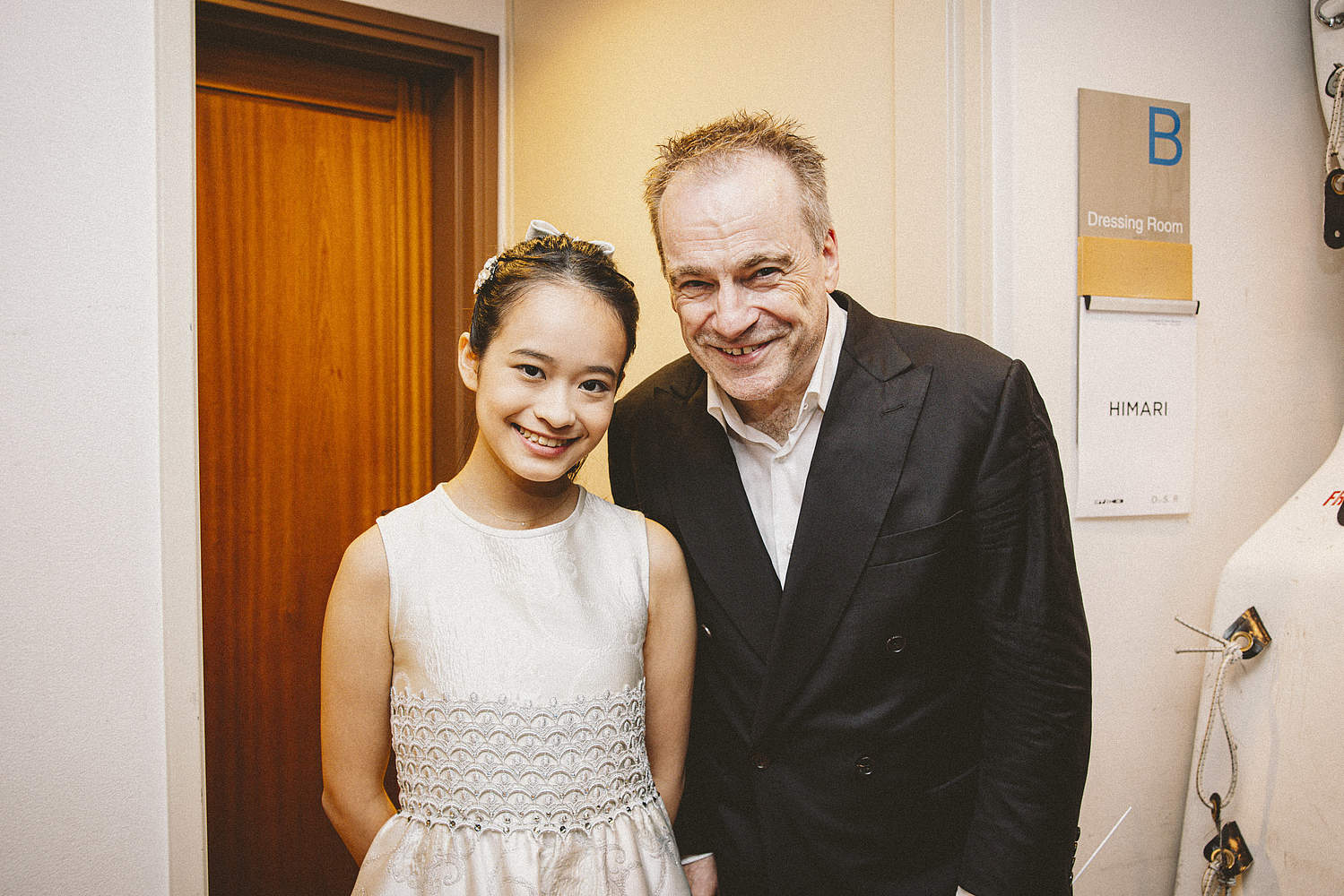 © Taichi Nishimaki The Orchestre de la Suisse Romande on tour at the Suntory Hall in Tokyo with violinist HIMARI and conductor Jonathan Nott