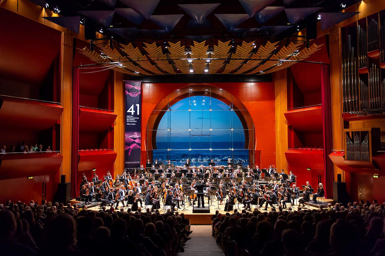 © Raquel Berciano Cavero, Festival Internacional de Música de Canarias L'Orchestre de la Suisse Romande et le chef d'orchestre Jonathan Nott dans l'Auditorio Alfredo Kraus jouent le Sacre du Printemps de Stravinski lors de leur tournée en Espagne, en clôture du Festival Internacional de Música de Canarias.