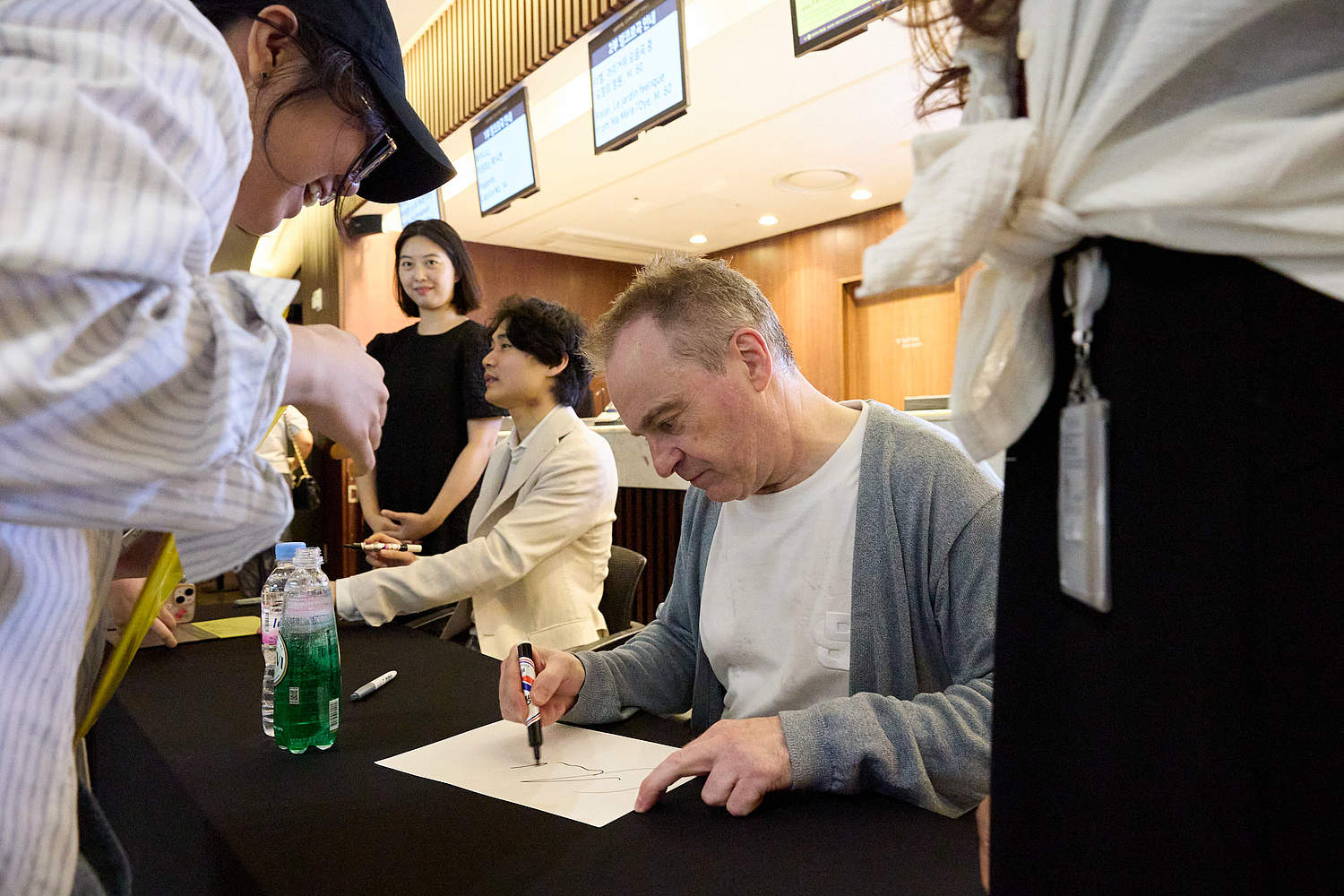 © LOTTE Concert Hall The Orchestre de la Suisse Romande on tour at the LOTTE Concert Hall in Seoul with violinist Inmo Yang and conductor Jonathan Nott