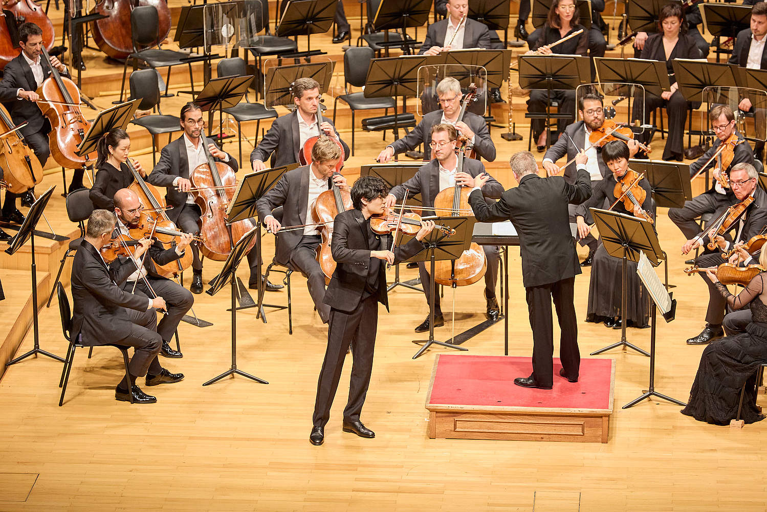 © LOTTE Concert Hall The Orchestre de la Suisse Romande on tour at the LOTTE Concert Hall in Seoul with violinist Inmo Yang and conductor Jonathan Nott