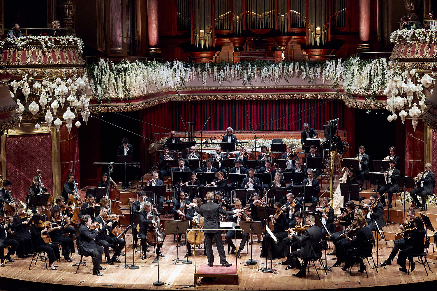 © Dougados Magali Vue de l'orchestre de loin au Victoria Hall de Genève, lors du concert de l'an des Amis de l'Orchestre de la Suisse Romande