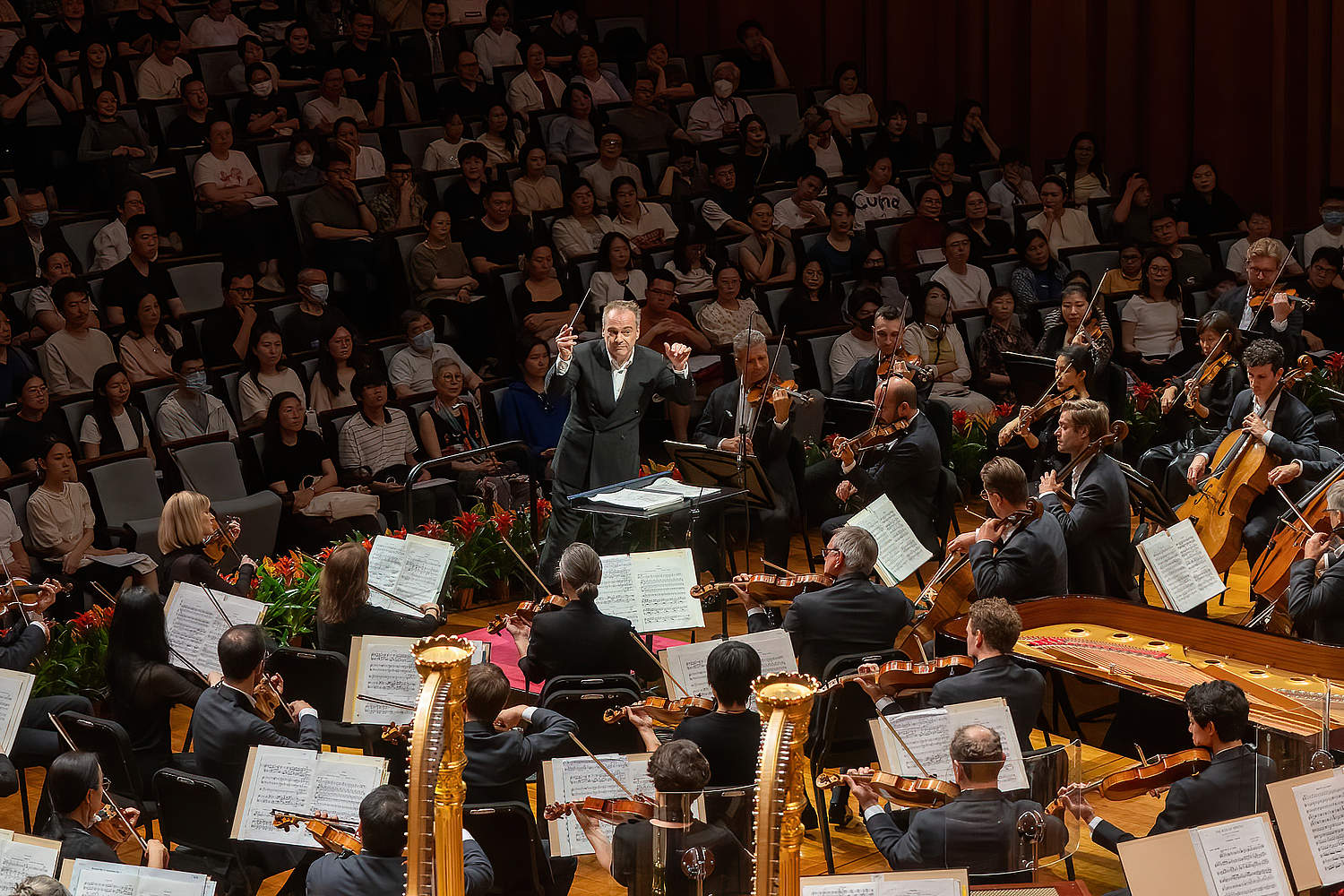 © Jeremy Xie The Orchestre de la Suisse Romande on tour at the National Center for the Performing Arts in Beijing with pianist George Li and conductor Jonathan Nott