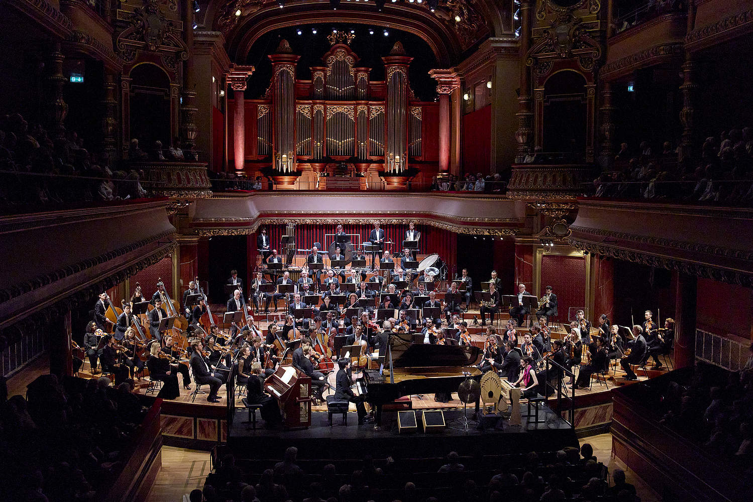 © Dougados Magali Symphonic concert of Olivier Messiaen's Turangalîla-Symphonie with conductor Bertrand de Billy, pianist Kit Armstrong and Martenot ondist Cécile Lartigau and the Orchestre de la Suisse Romande at Geneva's Victoria Hall.
