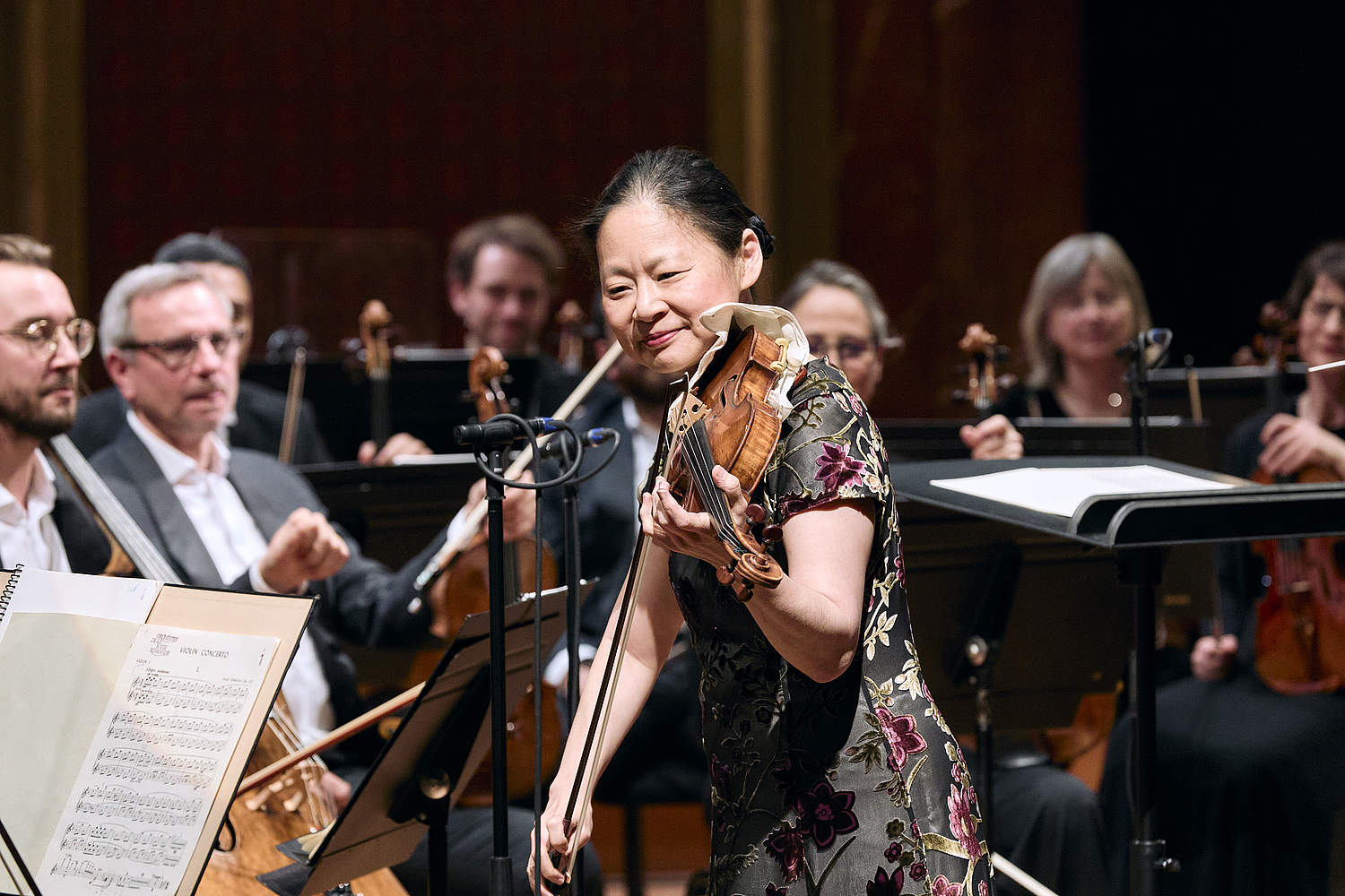 © Dougados Magali La violoniste japonaise Midori jouant le Concerto pour violon en ré mineur de Sibelius, lors d'un concert au Victoria Hall de Genève avec l'Orchestre de la Suisse Romande
