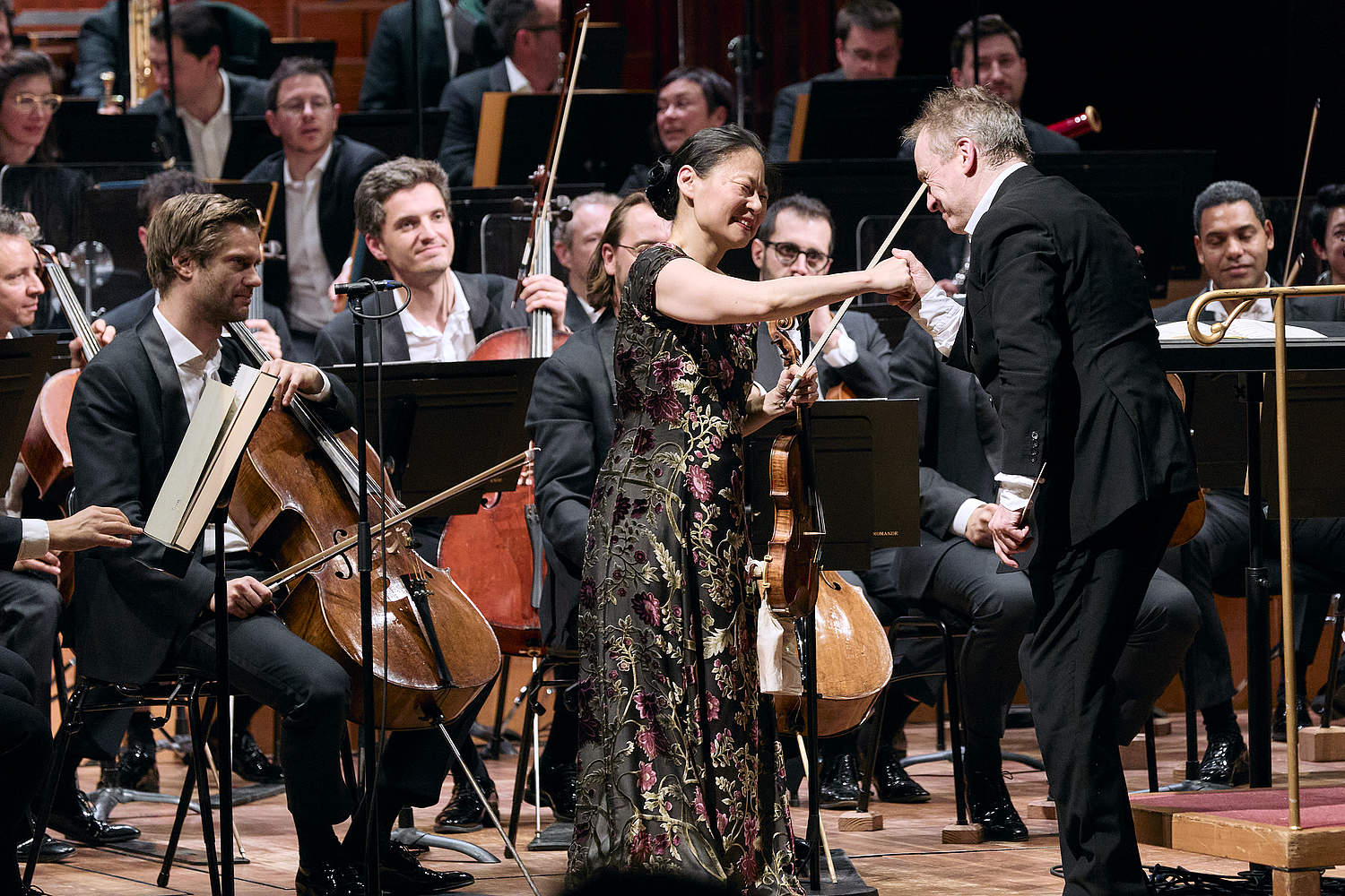 © Dougados Magali La violoniste japonaise Midori jouant le Concerto pour violon en ré mineur de Sibelius, lors d'un concert au Victoria Hall de Genève avec l'Orchestre de la Suisse Romande et le chef d'orchestre Jonathan Nott