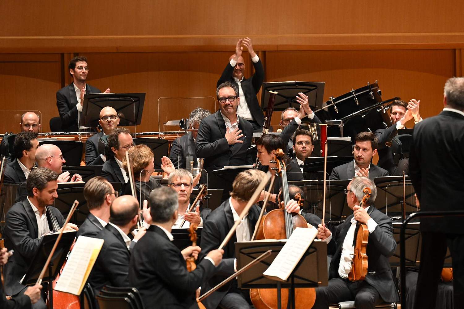 © Kazunai Kimura The Orchestre de la Suisse Romande on tour at the Aichi Concert Hall in Nagoya with violinist HIMARI and conductor Jonathan Nott