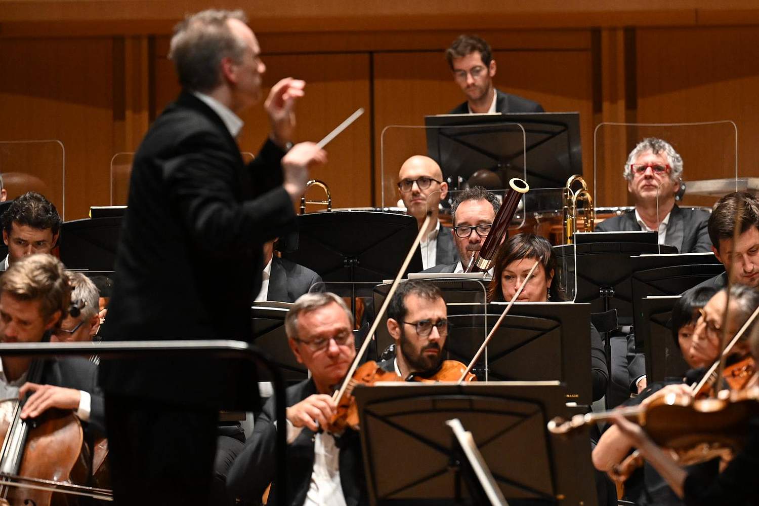© Kazunai Kimura The Orchestre de la Suisse Romande on tour at the Aichi Concert Hall in Nagoya with violinist HIMARI and conductor Jonathan Nott
