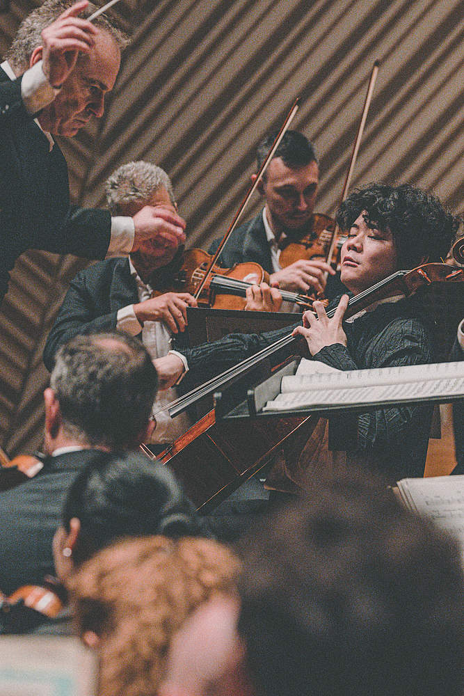 © Taichi Nishimaki The Orchestre de la Suisse Romande on tour at the Muza Kawasaki Symphony Hall in Tokyo with cellist Michiaki Ueno and conductor Jonathan Nott