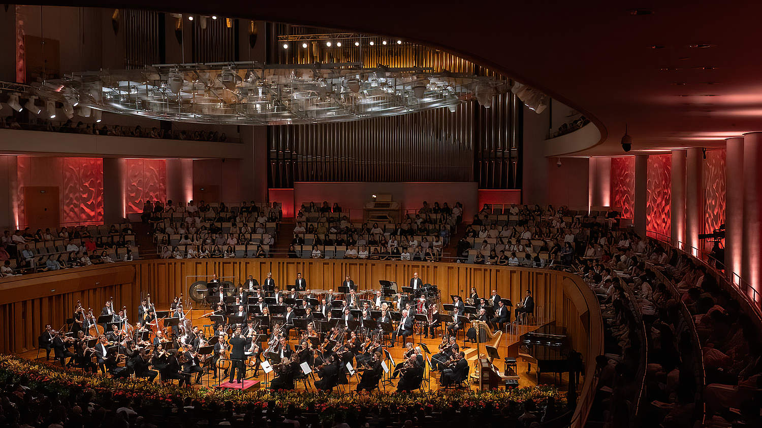 © Jeremy Xie The Orchestre de la Suisse Romande on tour at the National Center for the Performing Arts in Beijing with pianist George Li and conductor Jonathan Nott