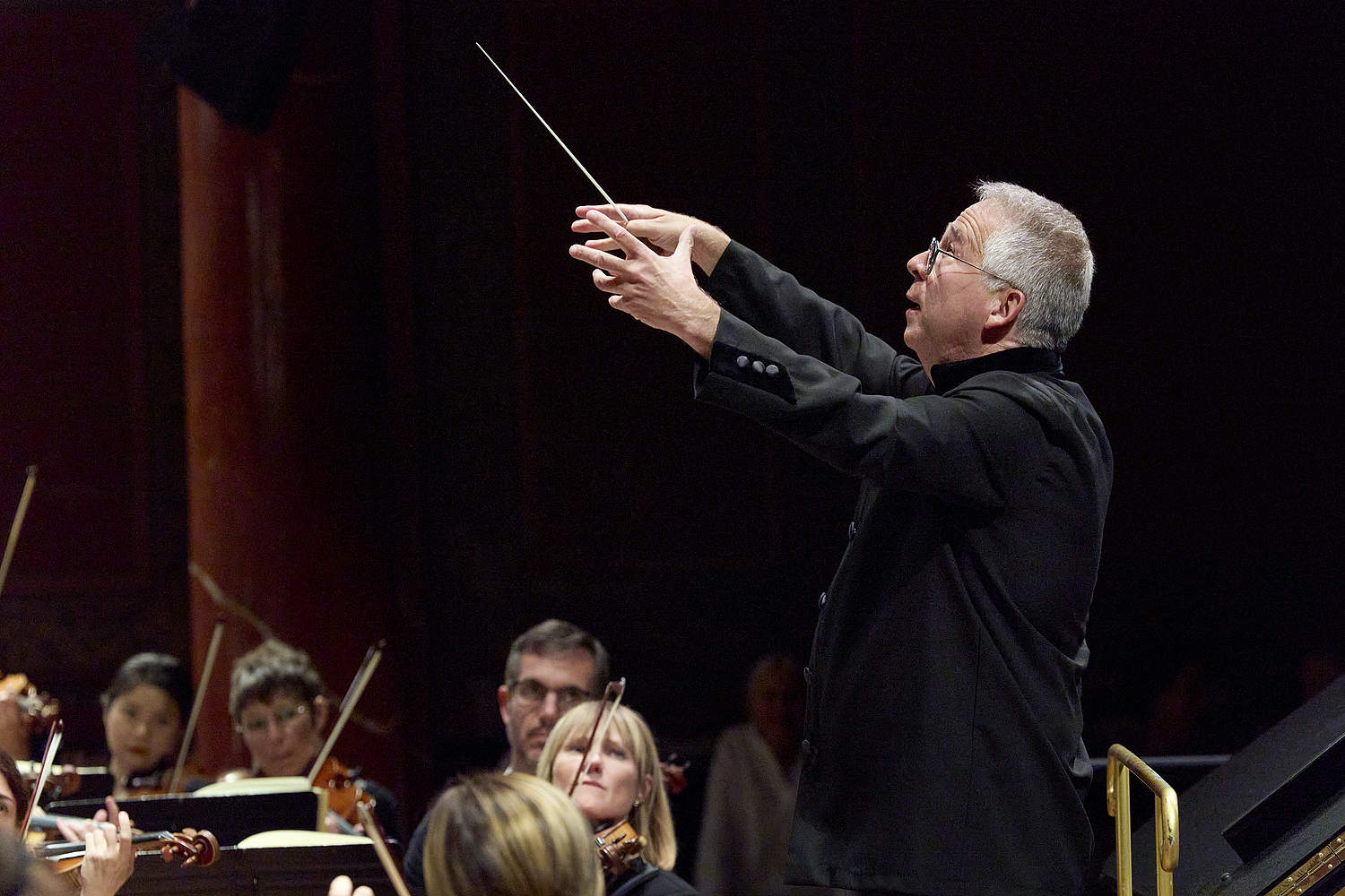 © Dougados Magali Conductor Bertrand de Billy conducting Olivier Messiaen's Turangalîla-Symphonie at a symphony concert with pianist Kit Armstrong, Martenot musician Cécile Lartigau and the Orchestre de la Suisse Romande at Geneva's Victoria Hall.