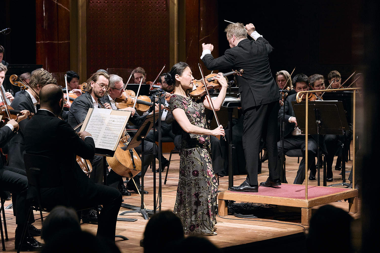 © Dougados Magali La violoniste japonaise Midori jouant le Concerto pour violon en ré mineur de Sibelius, lors d'un concert au Victoria Hall de Genève avec l'Orchestre de la Suisse Romande et le chef d'orchestre Jonathan Nott