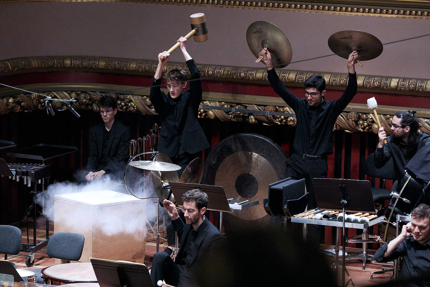 © Dougados Magali Coup de marteau en bois lors de la sixième symphonie de Mahler, donné par un étudiant de la haute école de musique de genève, lors du concert au Victoria Hall du 10 décembre 2024 avec l'Orchestre de la Suisse Romande et Eva Ollikainen.