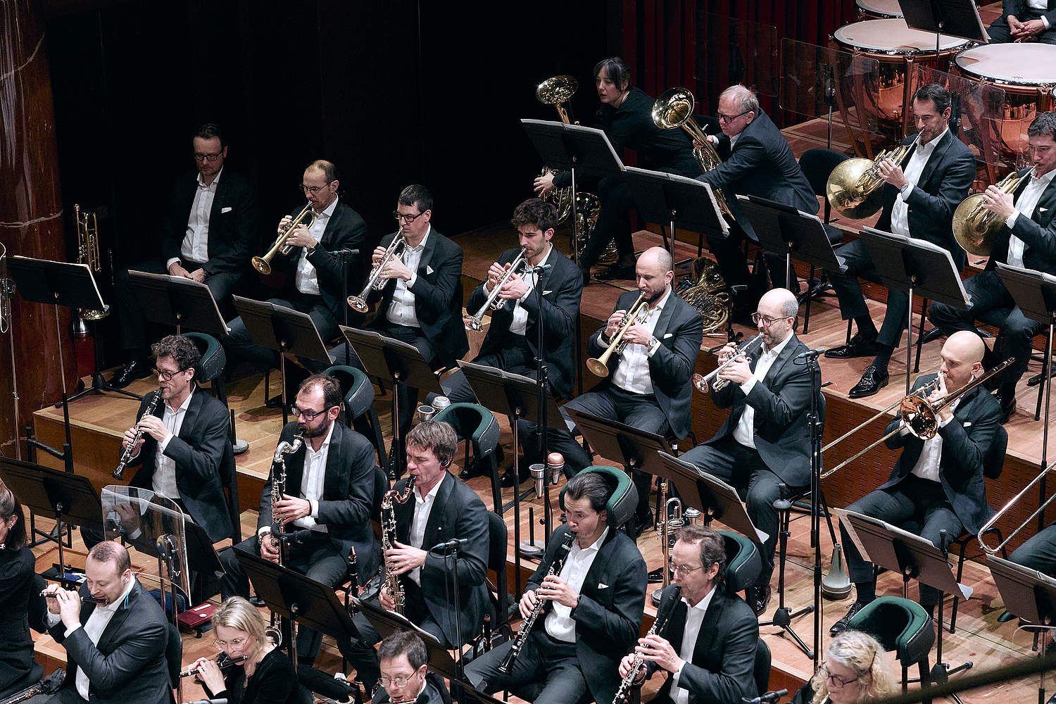 © Dougados Magali Pupitres des clarinettes, trompettes, trombones et cors de l'Orchestre de la Suisse Romande jouant le Sacre du Printemps lors d'un concert au Victoria Hall en février 2025