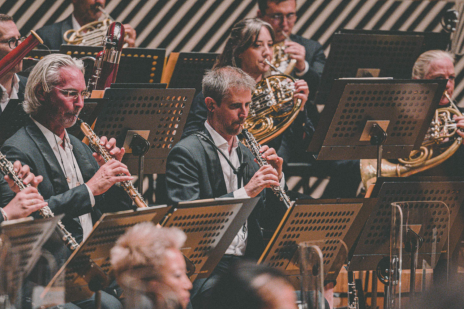© Taichi Nishimaki The Orchestre de la Suisse Romande on tour at the Muza Kawasaki Symphony Hall in Tokyo with cellist Michiaki Ueno and conductor Jonathan Nott