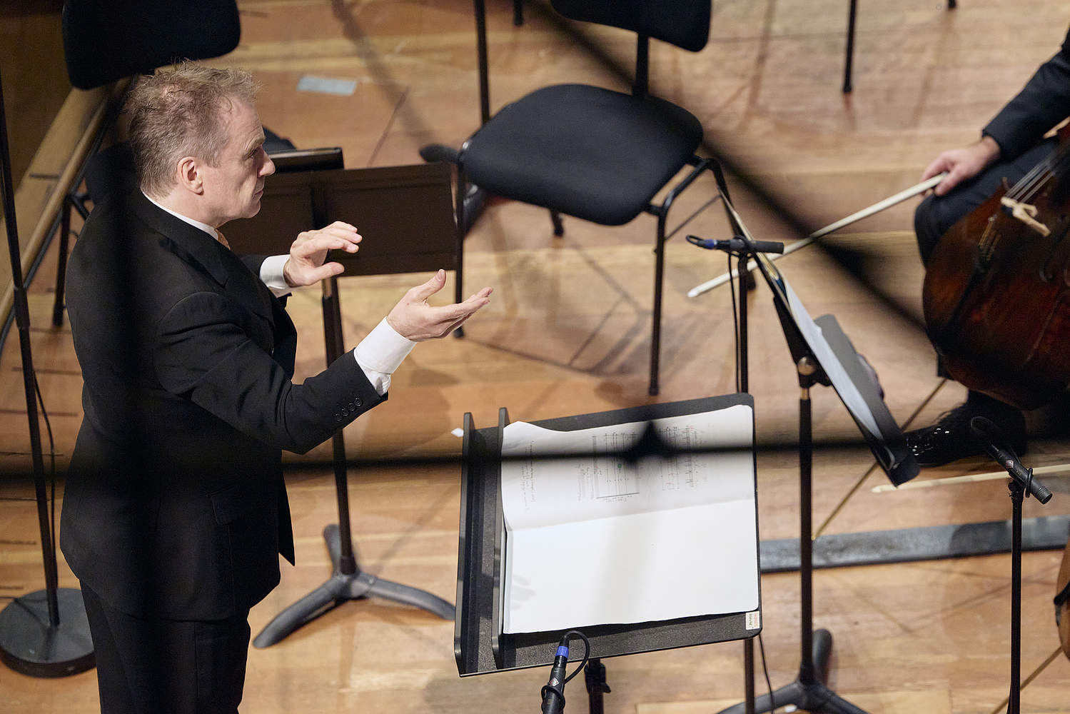 © Dougados Magali Jonathan Nott dirige l'Orchestre de la Suisse Romande pour l'oeuvre Grabstein für Stephan
